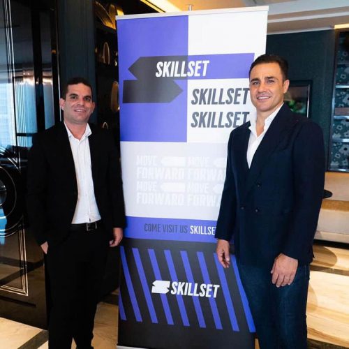 מייסד Skillset נועם חכמון במעמד החתימה עם פאביו קנברו כוכב הכדורגל האיטלקי