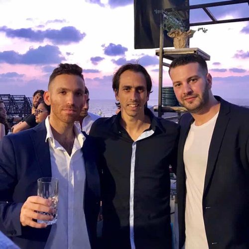 מייסדי Seedbiz, דניאל קוגלר וניצן פלג יחד עם יוסי בניון